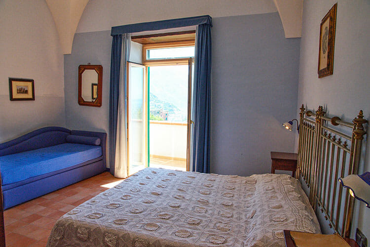 http://www.amalfivillarina.it/wp-content/uploads/2017/06/Villa_Rina_Country_House_Amalfi_Coast_Room_Amalfi_04.jpg