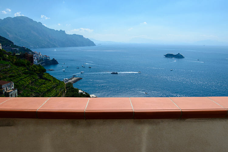 http://www.amalfivillarina.it/wp-content/uploads/2017/06/Villa_Rina_Country_House_Amalfi_Coast_Room_Atrani_01.jpg