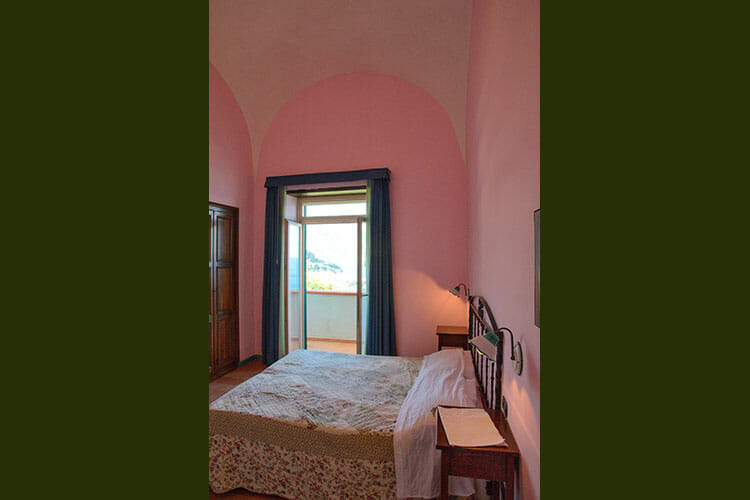 http://www.amalfivillarina.it/wp-content/uploads/2017/06/Villa_Rina_Country_House_Amalfi_Coast_Room_Ravello_02.jpg